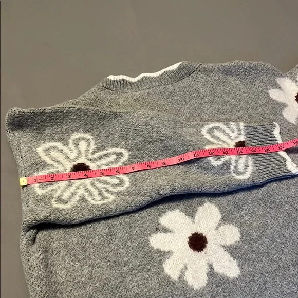 Warm Floral Gray Sweater - Picture 6 of 6
